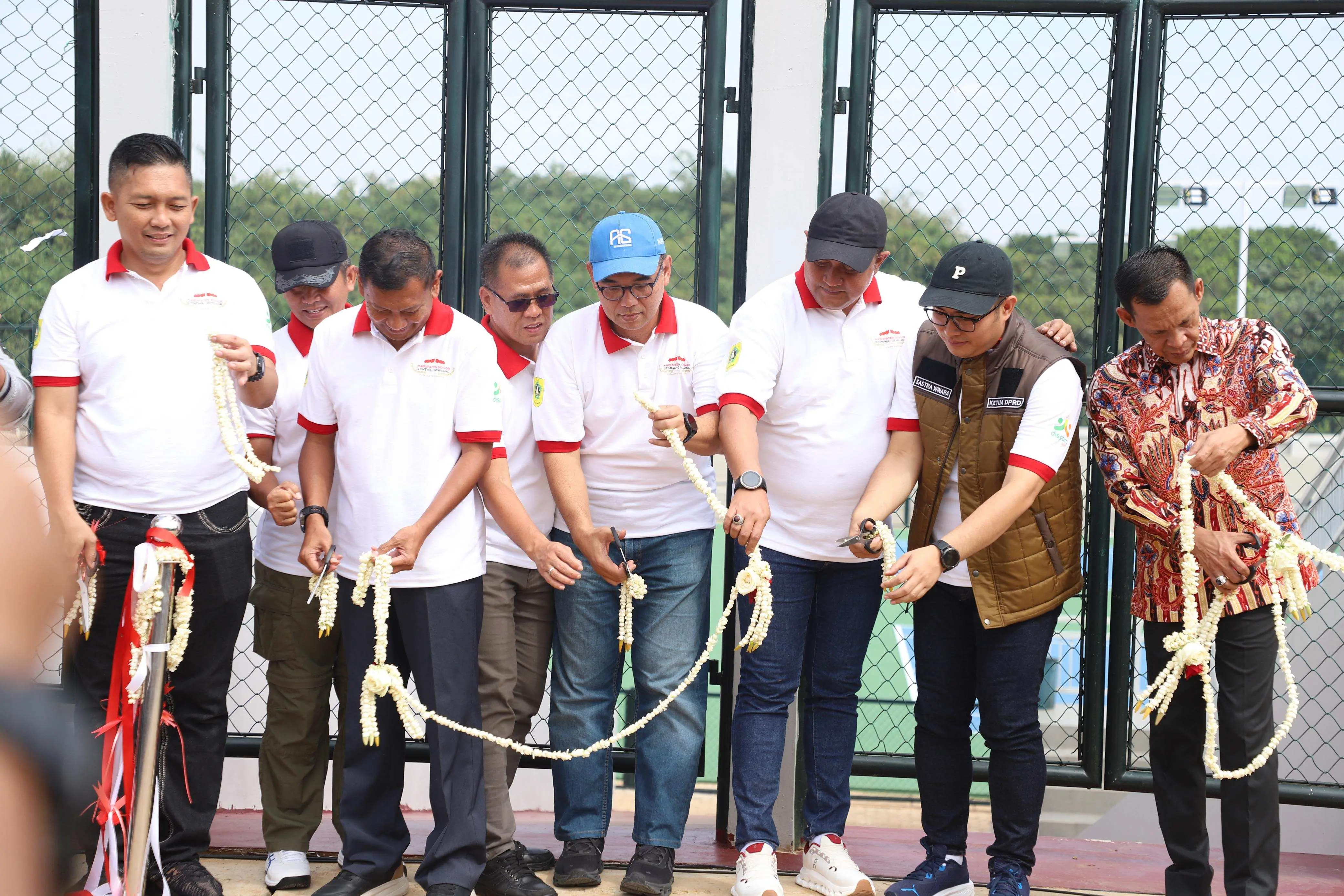 Bupati Bogor Resmikan Lapangan Tenis Kapten Muslihat di Stadion Pakansari Cibinong