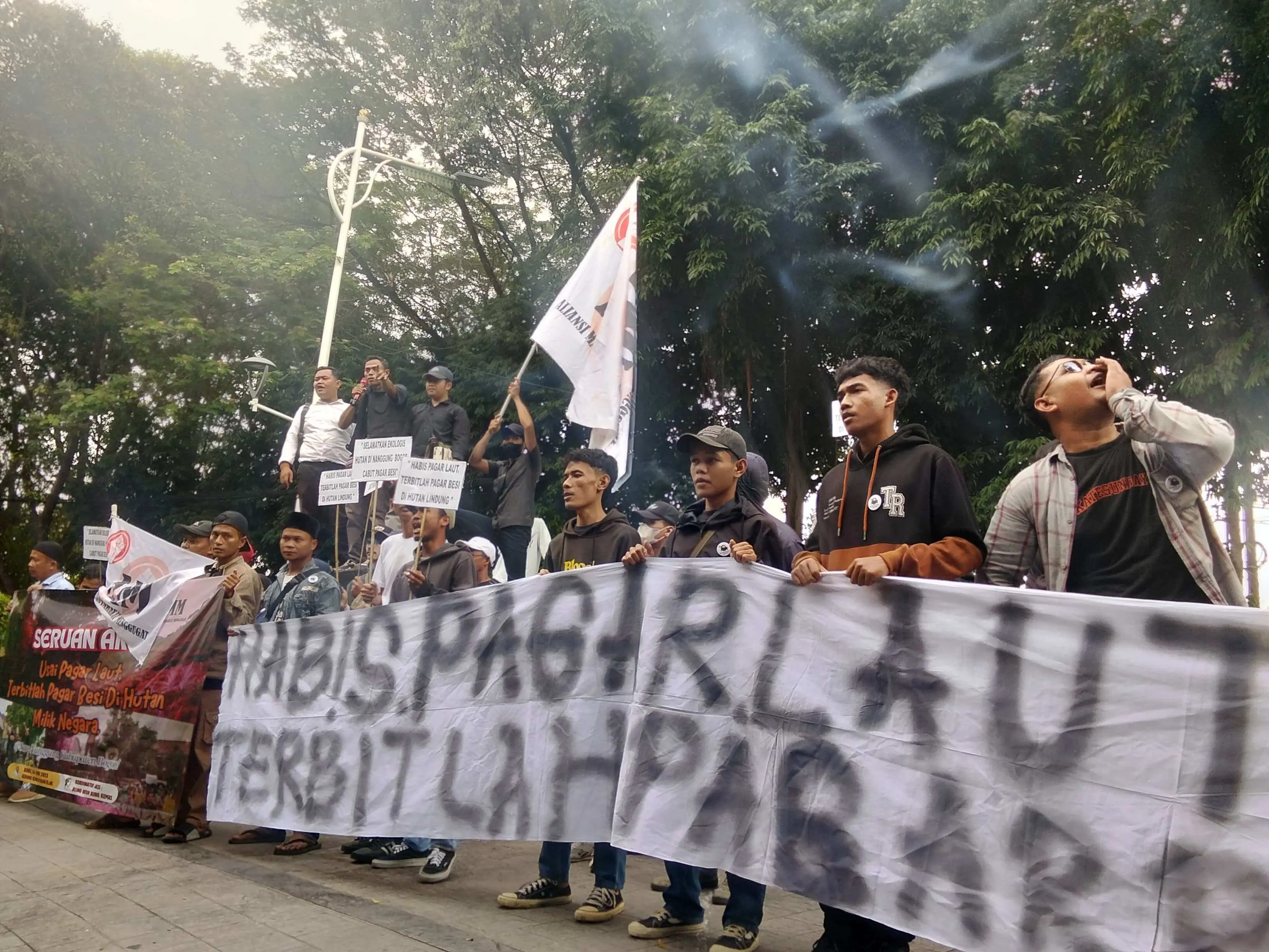 Tegas! AMM Desak KLHK dan KKPH Bongkar Pagar Besi di Nanggung