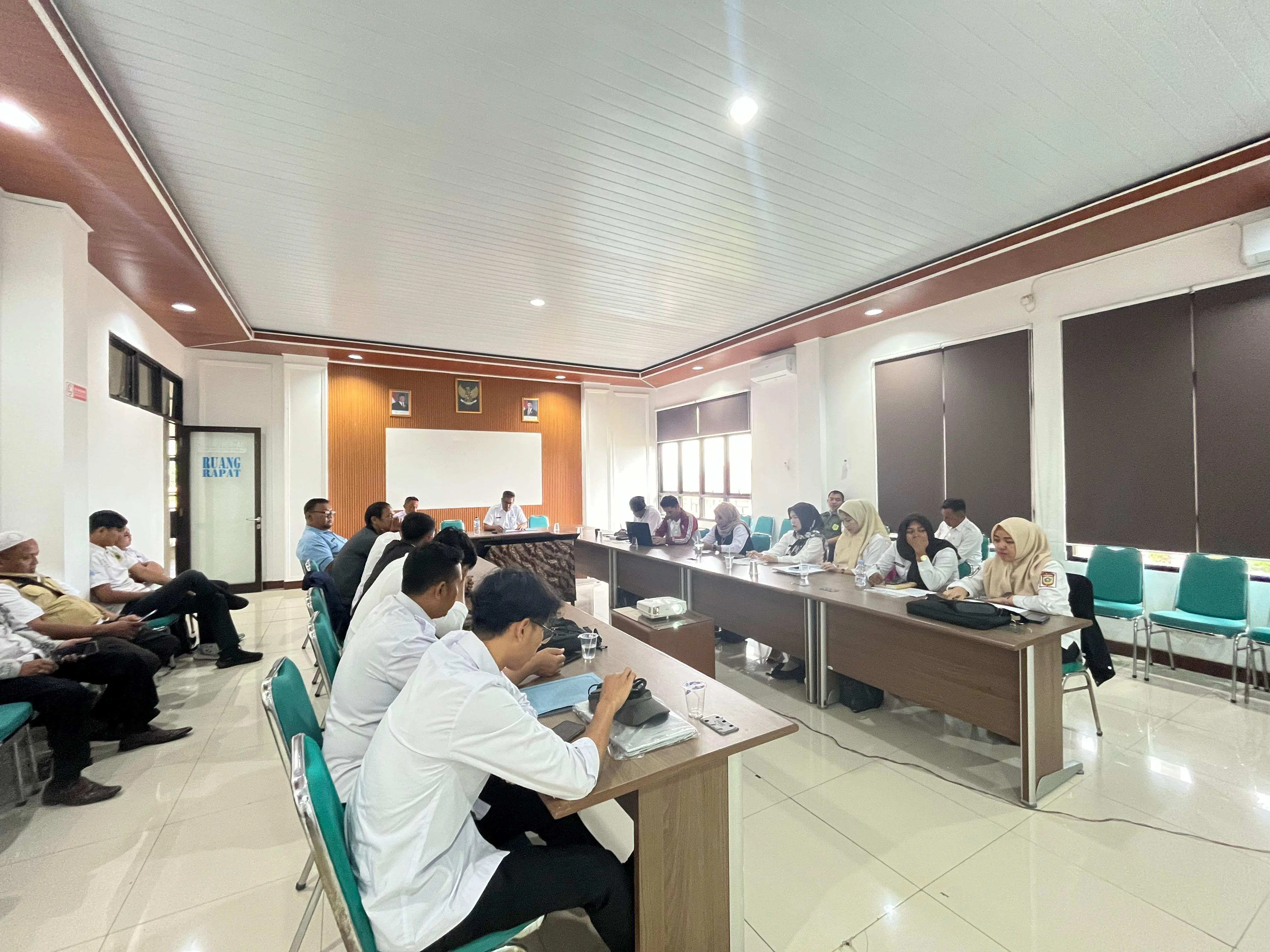 Warga Megamendung Ga Perlu Repot Lagi Datangi Kecamatan! Nanti, Urus Administrasi Kependudukan Bisa Pakai WA
