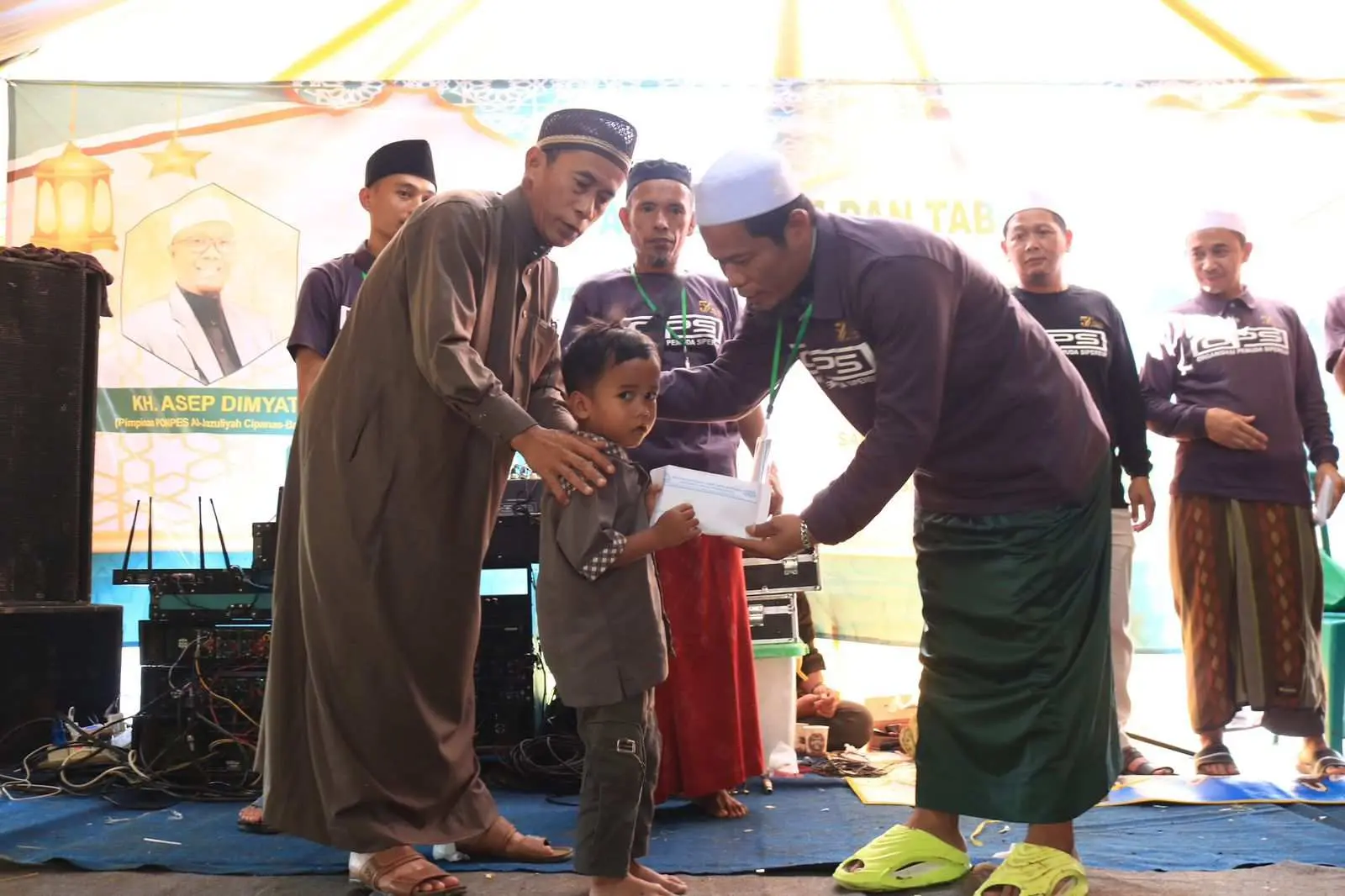 Kepedulian OPS Terhadap Anak Yatim dan Jompo Warnai Lebaran Yatim di Nanggung