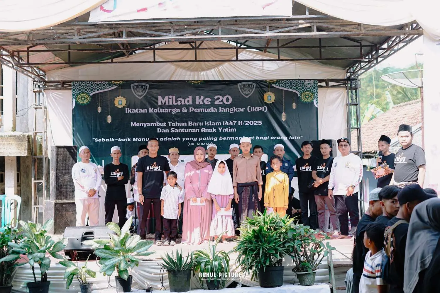 Milad ke 20 IKPJ Santuni Anak Yatim di Desa Cisarua Nanggung