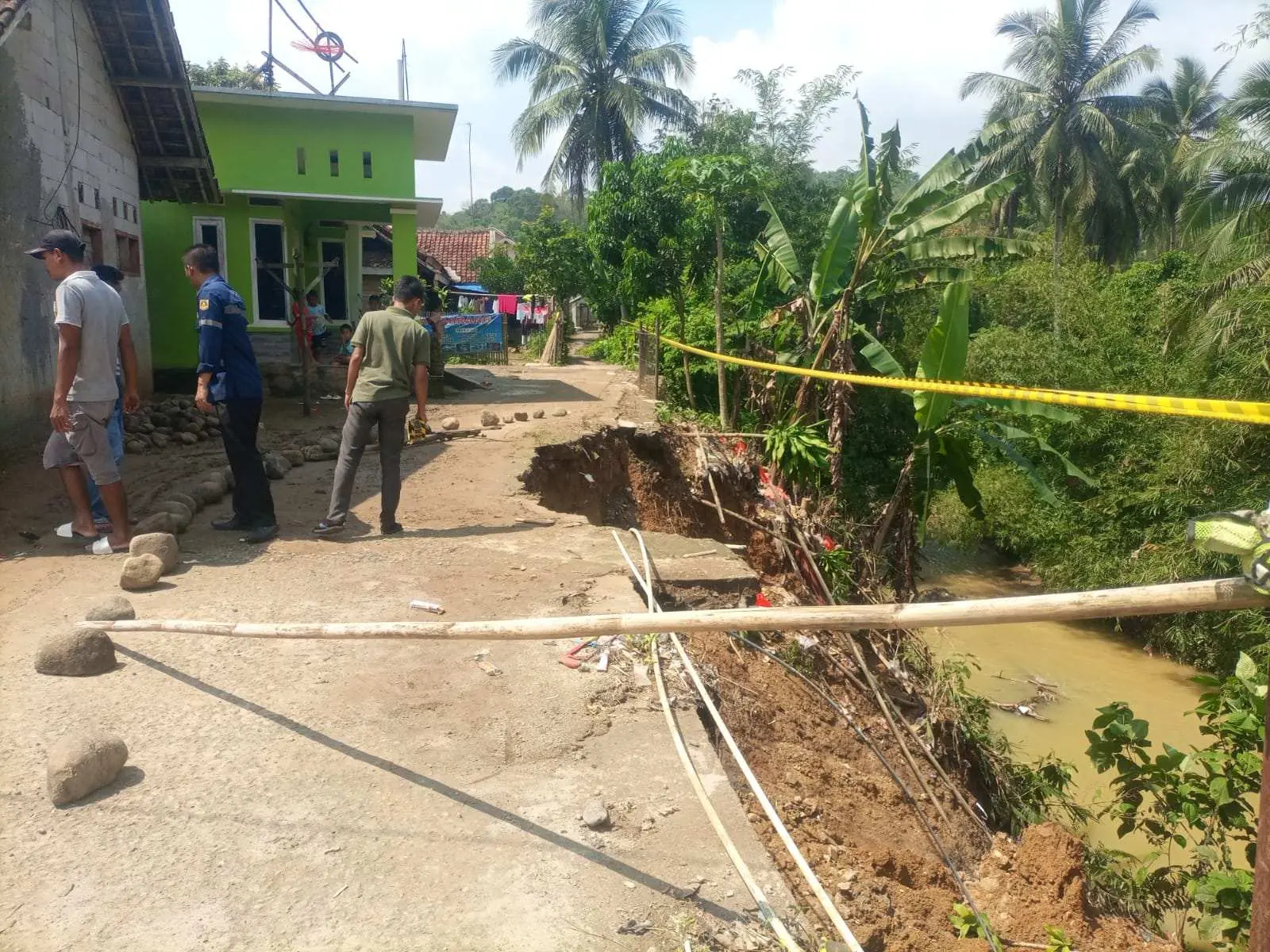 TPT Sungai Cibeureum di Jasinga Ambruk Diterjang Hujan, UPT PUPR Tindak Lanjut