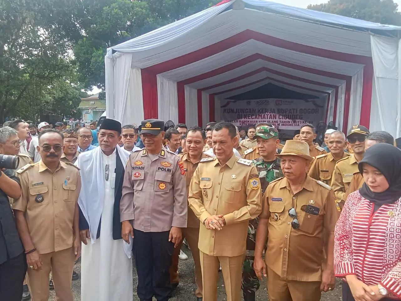 Kunjungan Kerja Jaro Ade ke Cigudeg, Warga Sambut dengan Kesenian Daerah