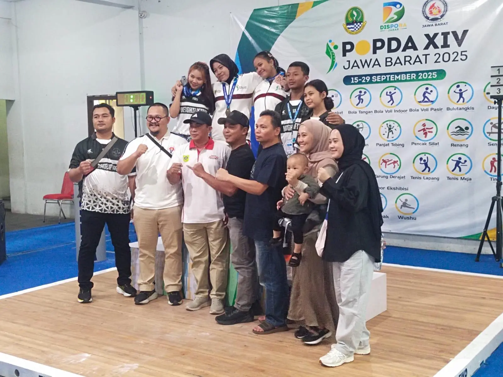 Atlet Angkat Besi Kabupaten Bogor Bawa Pulang Emas Popda XIV Jabar 2025