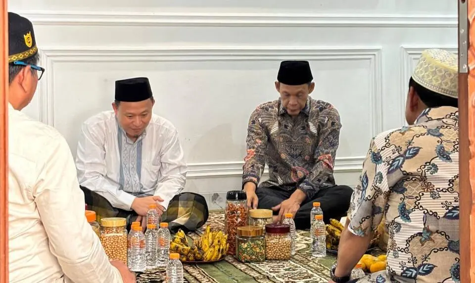 Wabup Jaro Ade Berangkatkan 3 Santri Ummul Quro Al Islami ke Tanah Suci 