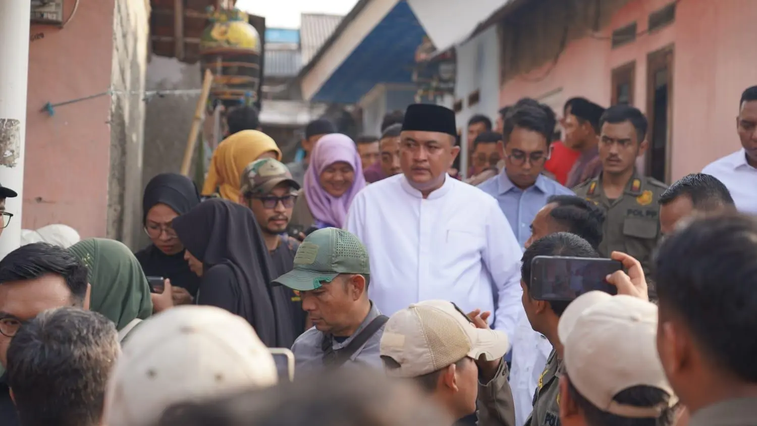 Bupati Bogor Gercep Kerahkan Tim Evakuasi Majelis Taklim Ambruk di Ciomas