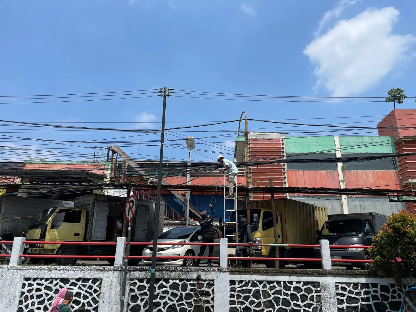 Pemkab Bogor Tata Jaringan Kabel di Beberapa Ruas Jalan Kabupaten