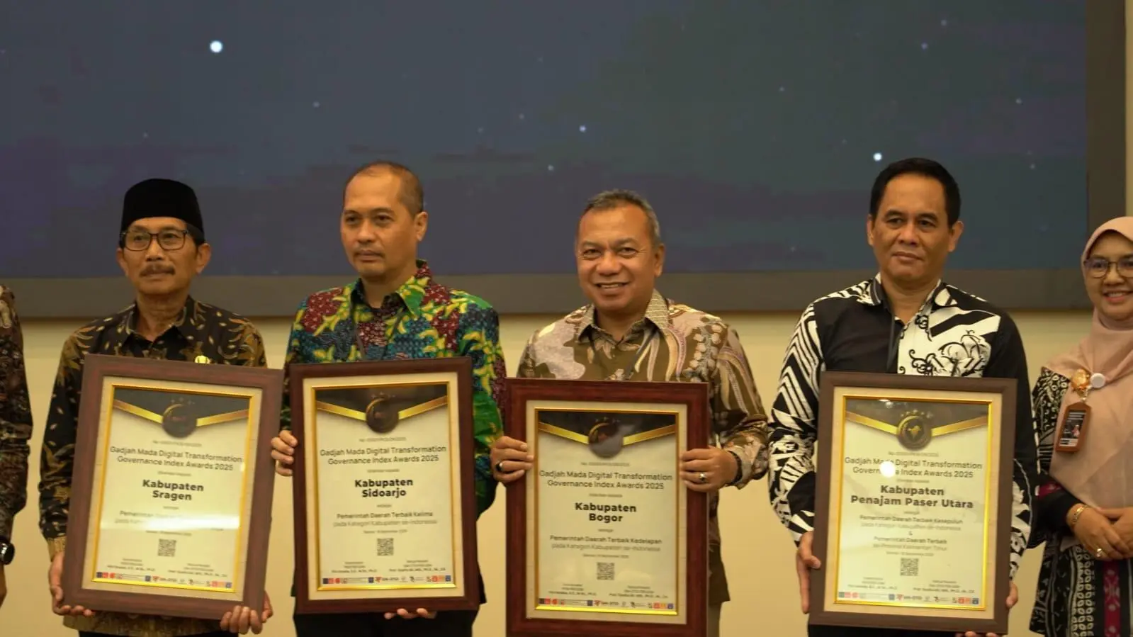 Pemkab Bogor Terima Gadjah Mada Digital Transformation Governance Index dari UGM