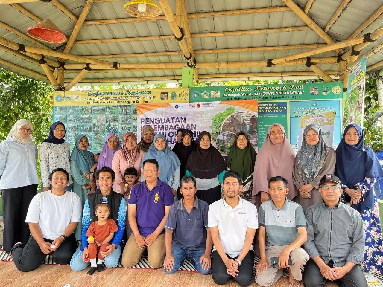 Petani Perempuan di Mulyaharja Dilatih Prodi PPP SV IPB Kelola Limbah Organik Jadi Kompos Bernilai