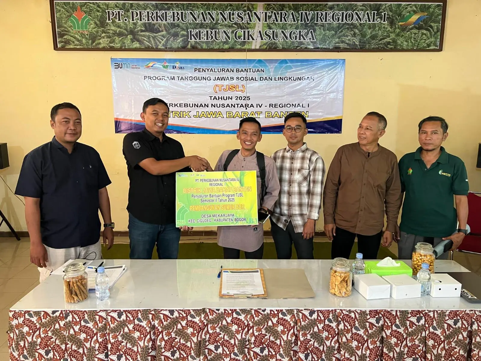 PTPN IV PKS Cikasungka Salurkan Bantuan CSR Sumur Bor Di Desa Mekarjaya
