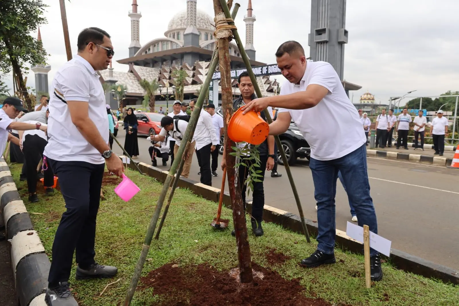 Pemkab Bogor Tanami Seribu Pohon di Kawasan Gelora Pakansari