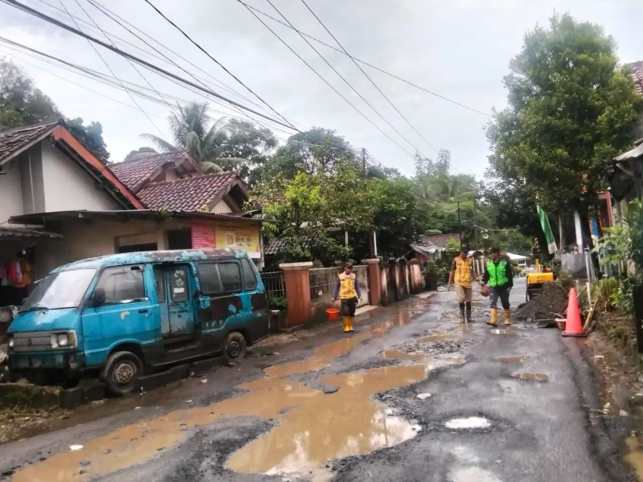 UPT Mulai Perbaiki Jalan Ace Tabrani Usai Ditambal Swadaya Warga dan FKBP Bogor Barat  