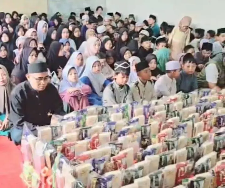Ratusan Anak Yatim di Desa Pancawati Caringin Terima Santunan dari Aparat Desa