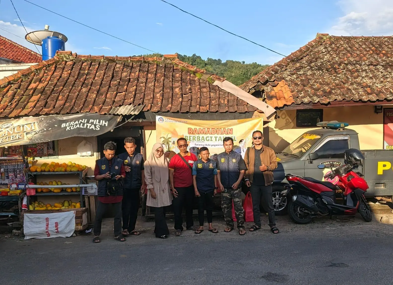 Solidaritas Katar Sukajaya: Bagikan Takjil ke Warga