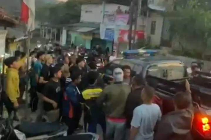 Warga Sukajaya Gulung Dua Pelaku Begal Motor Milik Seorang Pelajar