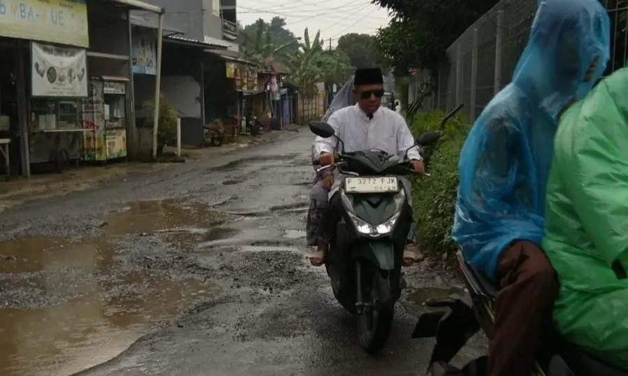 Jalan Cendana Gunungsindur Kabupaten Bogor Rusak, Kades Mengaku Malu