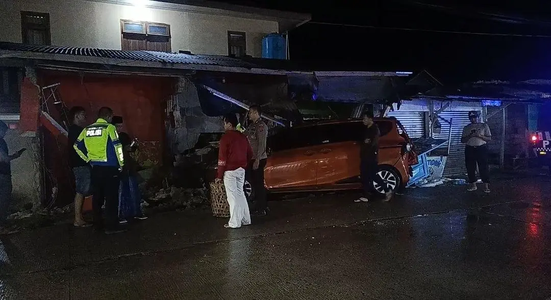 Rem Blong, Truk Tabrak 7 Kendaraan di Jalan Raya Nanggung