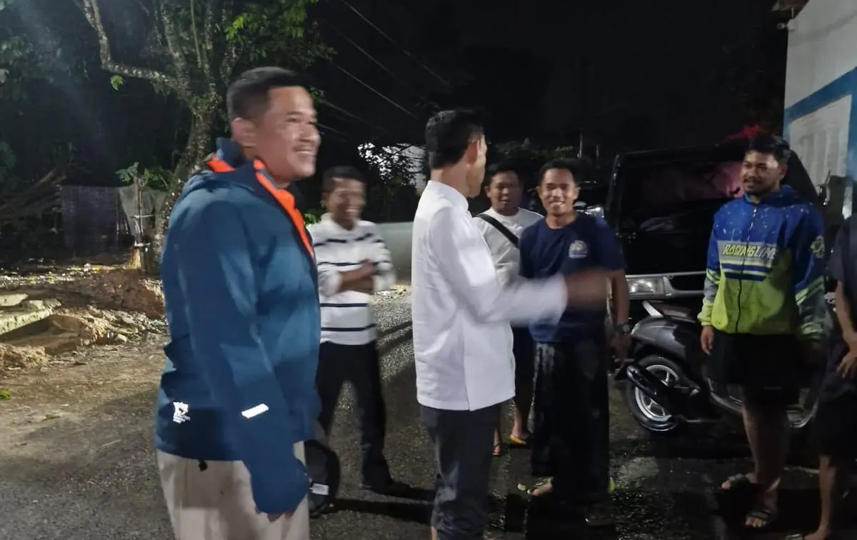 Banjir Terjang Desa Rengasjajar, Jaro Ade Sigap Sambangi Korban