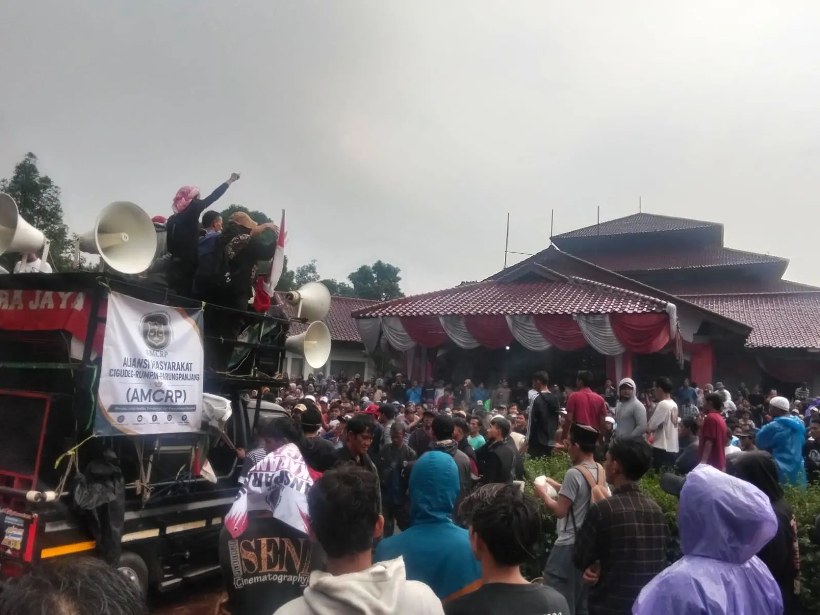 Ratusan Warga Rumpin Sampaikan Tuntutan Pasca Penutupan Tambang
