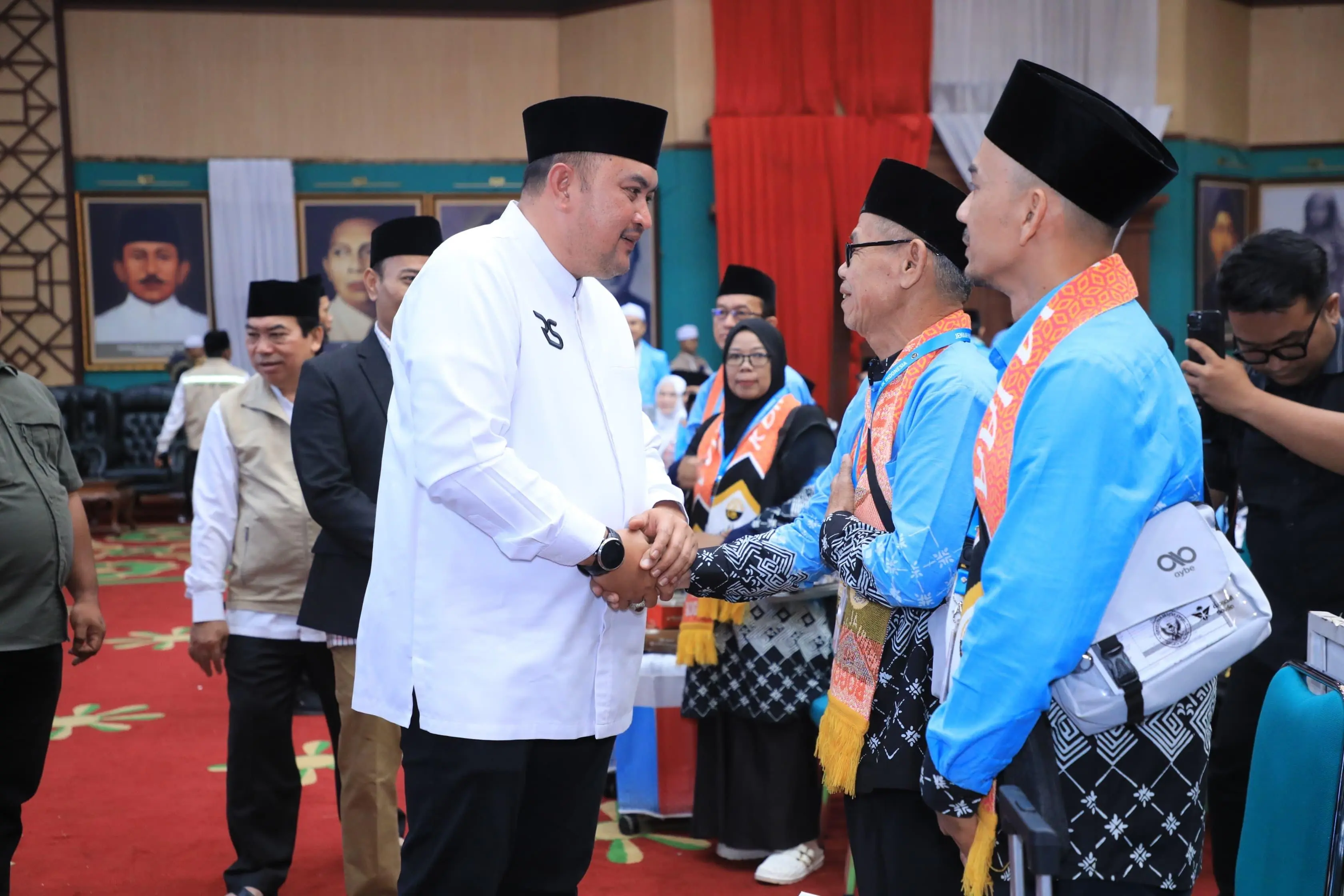 Bupati Bogor Lepas Jamaah Haji Kloter 24 di Gedung Tegar Beriman